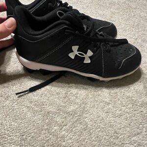 Under Armour Black and White Sneakers with Sporty Design